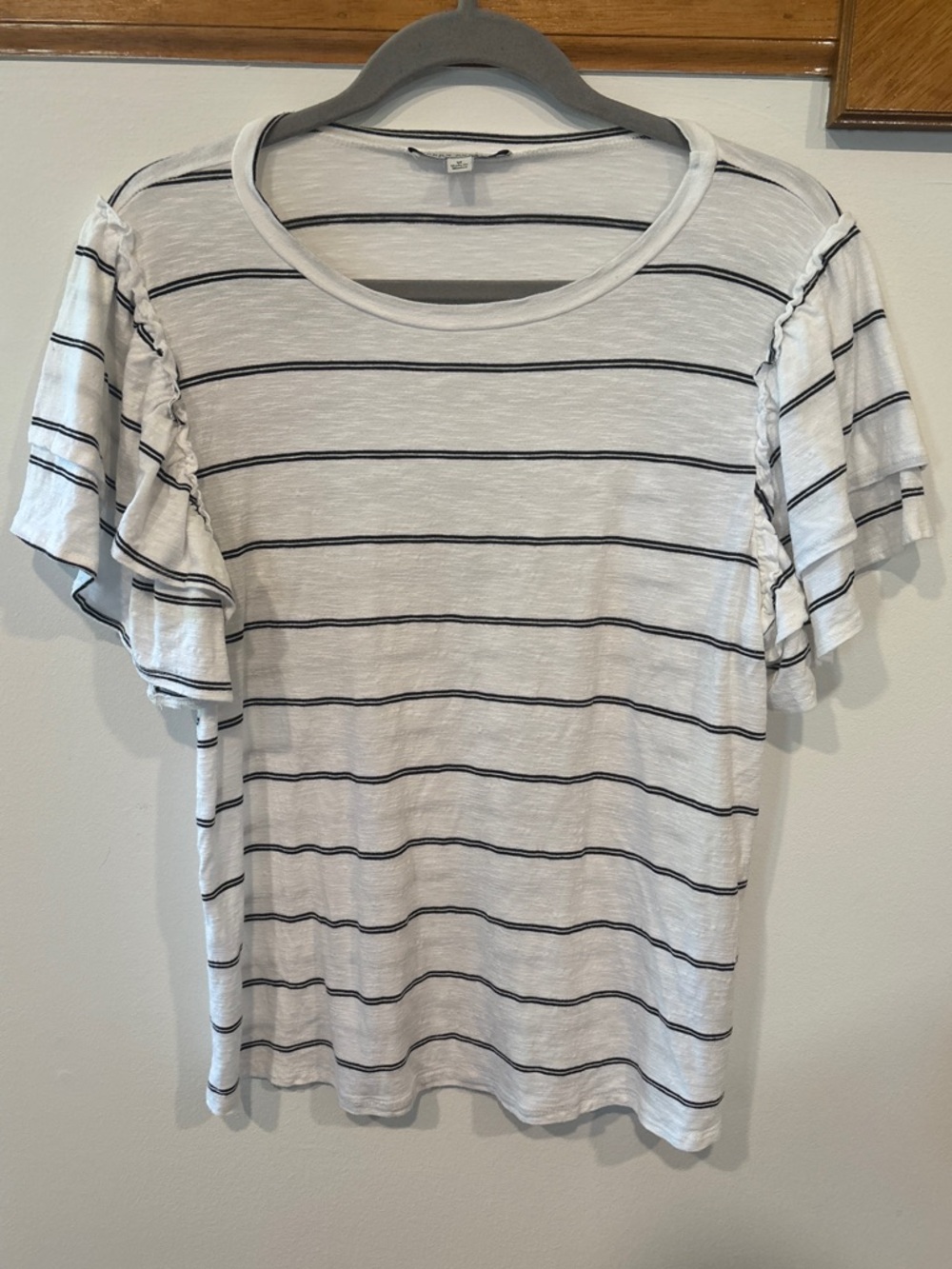 Green Envelope Women’s White Striped Ruffle Short Sleeve Top - Size Medium